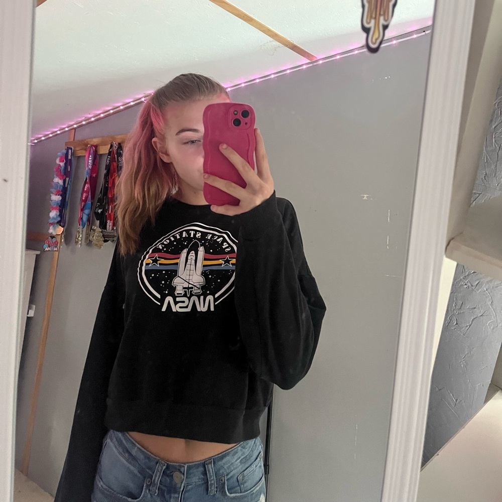 Black Slightly Cropped Crewneck